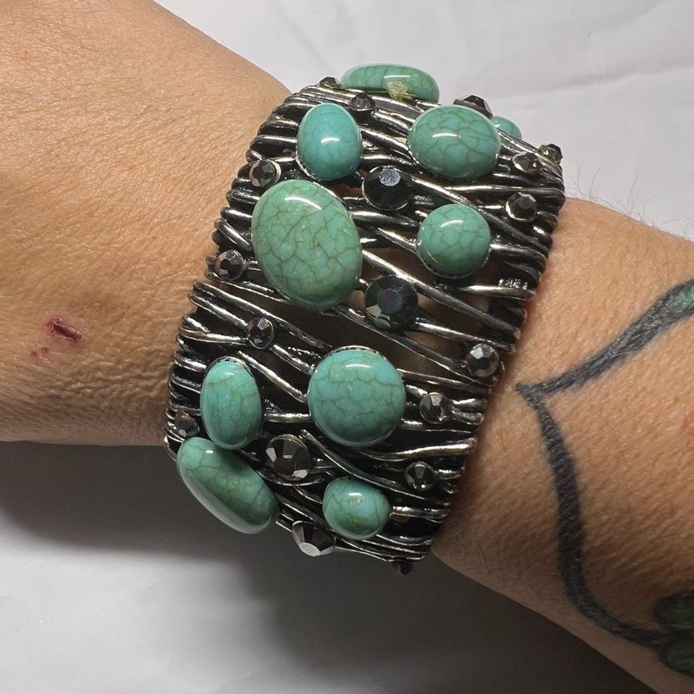 Vintage Silver Tone with Turquoise Cabochon and Faceted beads Stretch Bracelet